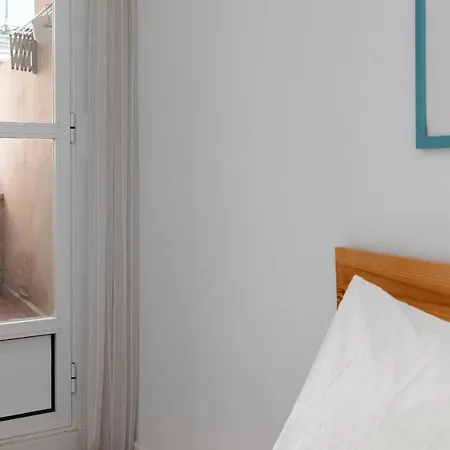 Apartup Opera Apartment