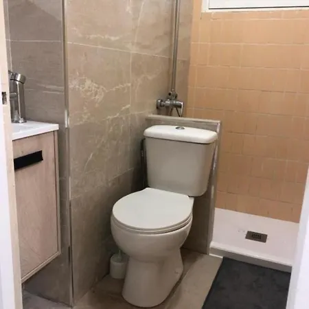 Quarto em Acomodações Particulares Privadas Y Economicas A Un Paso De Cortes Valencianas *