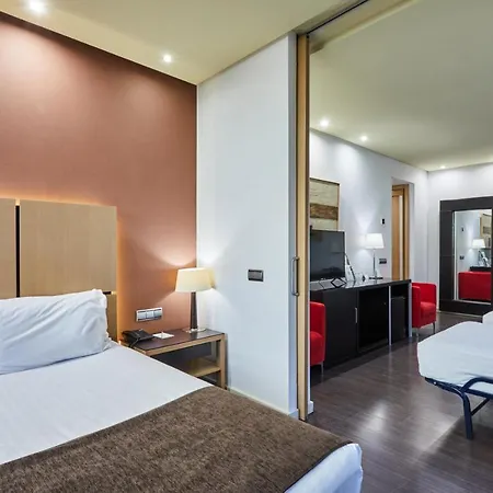 Hotel Silken Puerta 4*