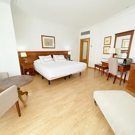 Hotell Melia Plaza 4*