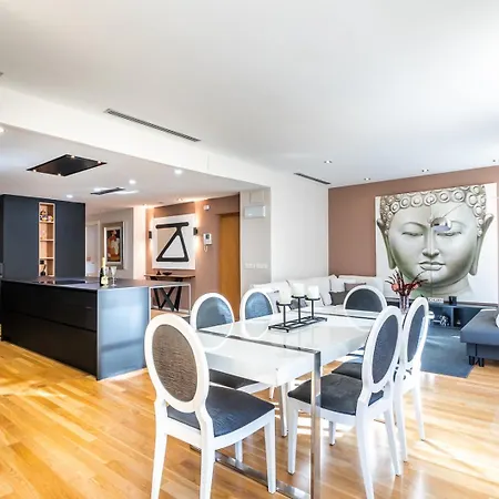 Central Market Lux *