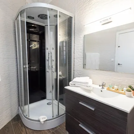 Near The Plaza De Toros 瓦伦西亚