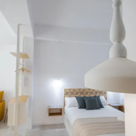 Florit Flats - Ceramic Home - 4 Guest - Ac Wifi - Near Sorolla Train Station