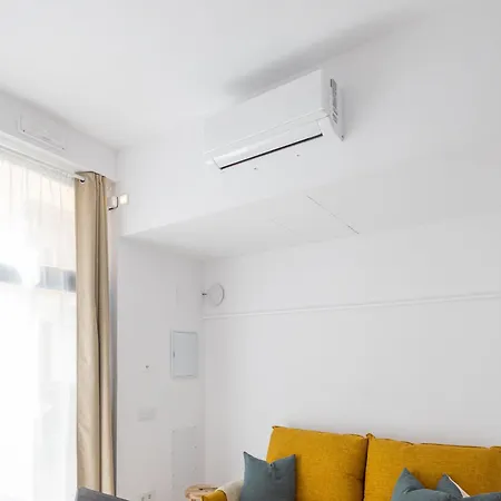 Florit Flats - Ceramic - 4 Guest - Ac Wifi - Near Sorolla Train Station Appartamento
