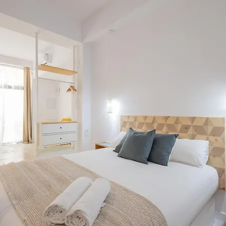 Florit Flats - Ceramic - 4 Guest - Ac Wifi - Near Sorolla Train Station
