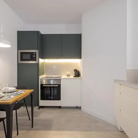 Florit Flats - Ceramic Home - 4 Guest - Ac Wifi - Near Sorolla Train Station شقة