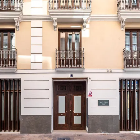 Апартаменты Moontels Plaza De Vannes *