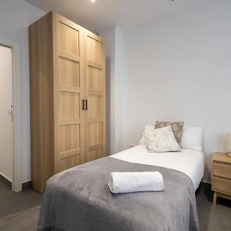 Florit Flats - Urban Nest - Ac & Wifi - 10 Min Center