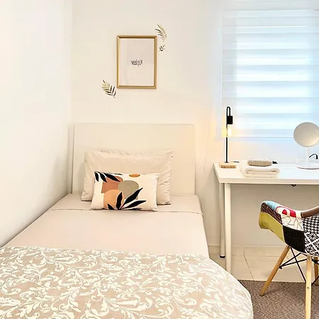 Residencial Private Room, Comfy&quiet Well Located - Center And Проживание в семье *