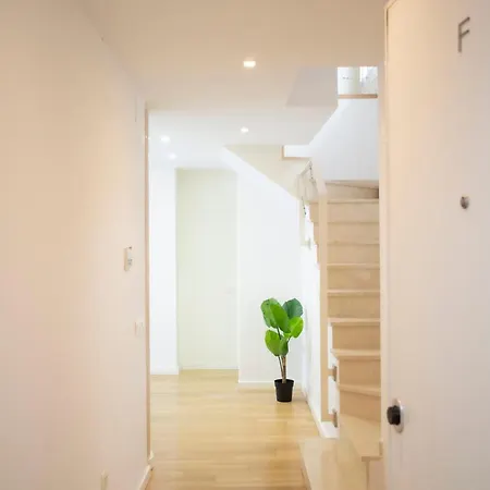 Апартаменты Singularstays Comedias Iv