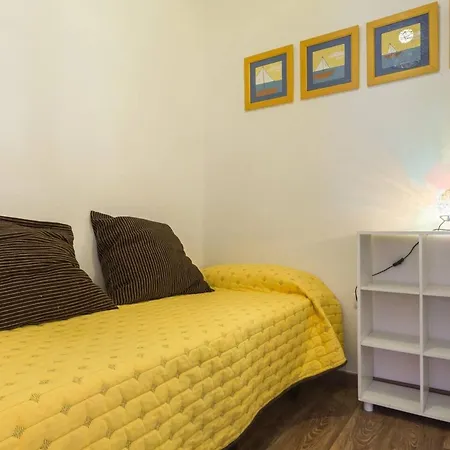 Bright In 80 Sqm With Air Conditioning Apartment