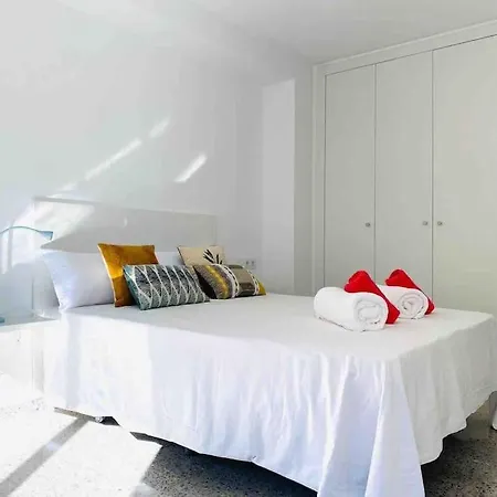 Spacious & Bright Flat Near The * Valencia
