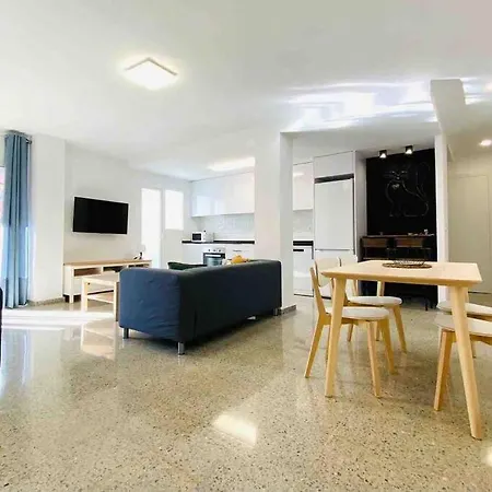 Apartment Spacious & Bright Flat Near The *