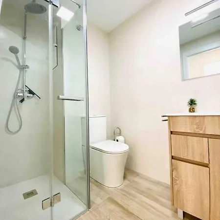 Spacious & Bright Flat Near The Apartment *