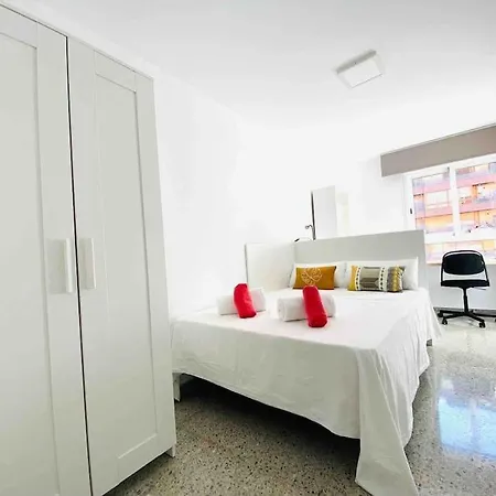 Spacious & Bright Flat Near The Valencia