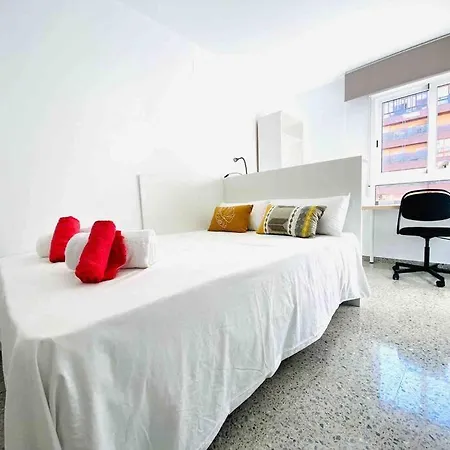 Spacious & Bright Flat Near The Apartment