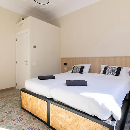 Bed & Breakfast Bird House