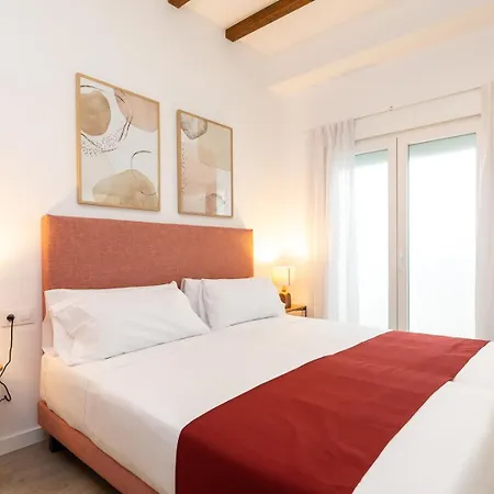 Апартаменты Moontels Plaza De Vannes