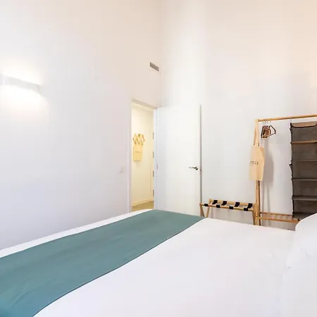 Апартаменты Moontels Plaza De Vannes