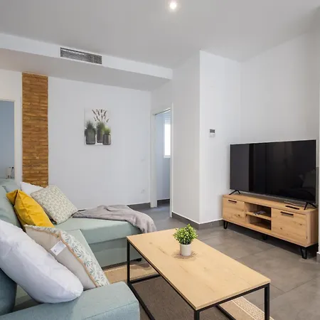 J Center Apartments - Patraix - Ac & Wifi - 10 Min City Center