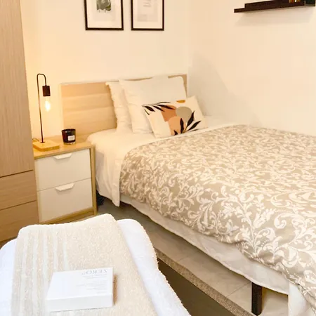 Residencial Private Room, Comfy&quiet Well Located - Center And Проживание в семье *
