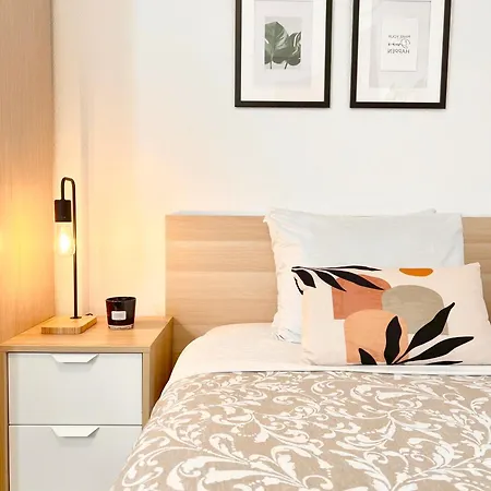 Проживание в семье Residencial Private Room, Comfy&quiet Well Located - Center And