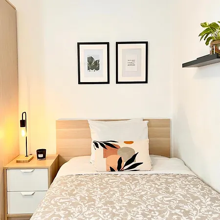 Проживание в семье Residencial Private Room, Comfy&quiet Well Located - Center And *