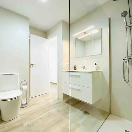 Apartment Spacious & Bright Flat Near The *