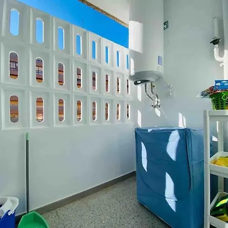 Spacious & Bright Flat Near The *