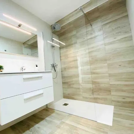 Apartment Spacious & Bright Flat Near The *