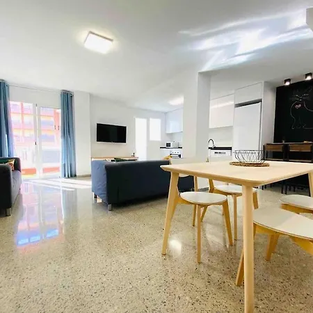 Spacious & Bright Flat Near The *