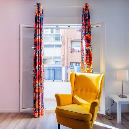 Spacious Clean & Colorful Quiet Zone Apartamento Valência