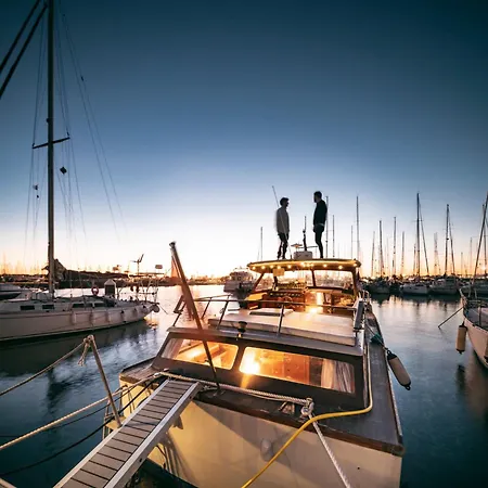 Alojamiento En Barco Oasis *