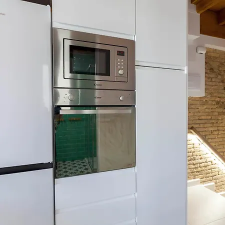 Daire Mediterranean Gem Getaway *