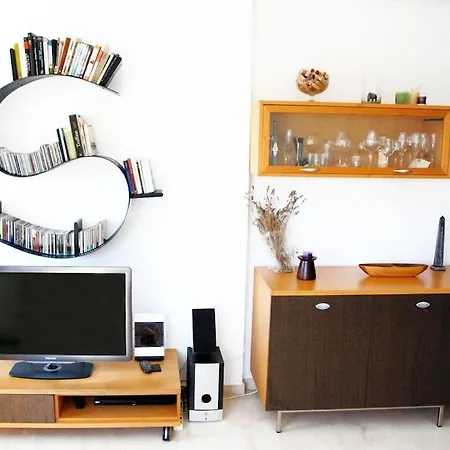 Artes Y Ciencias + Garaje + Netflix شقة