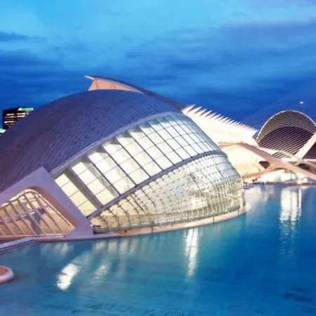 Artes Y Ciencias + Garaje + Netflix شقة