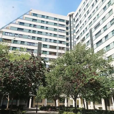 Artes Y Ciencias + Garaje + Netflix