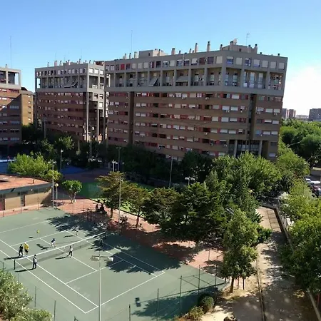 Artes Y Ciencias + Garaje + Netflix Apartment