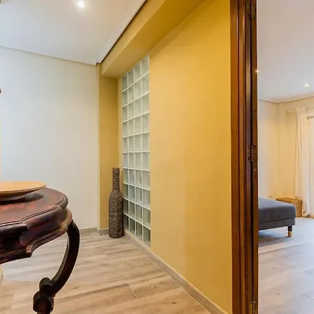 Apartment Ciudad Artes Gem: Stylish Near Ruzafa & *