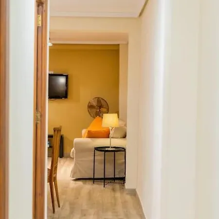 Ciudad Artes Gem: Stylish Near Ruzafa & Apartment *