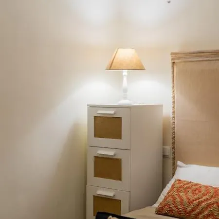 Apartament Ciudad Artes Gem: Stylish Near Ruzafa &