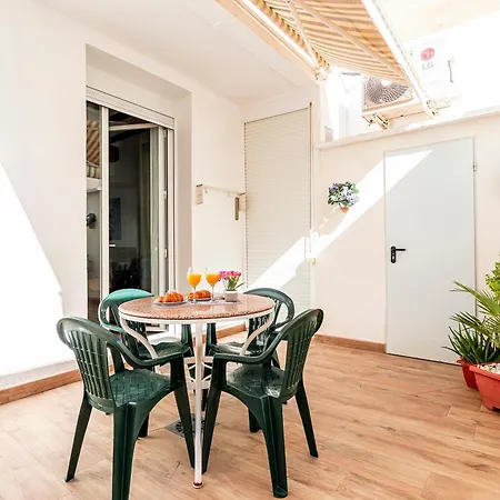 Flats Piera Center דירה *