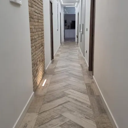 Homestay Centrica De Lujo Gv 5 *