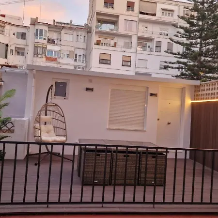 Homestay Centrica De Lujo Gv 5 *