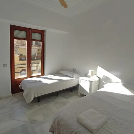 Entre La Estacion Y El Ayuntamiento ולנסיה