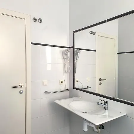 Flats Friends Torres Quart