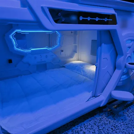 Capsule Hotel Cápsula 2*