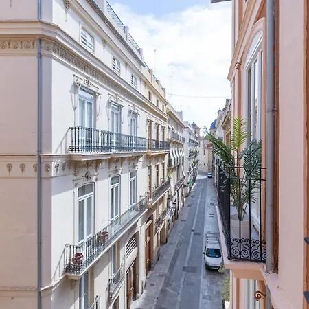 Residencia Universitaria Trinitarios 아파트 *