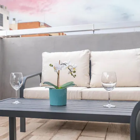 Spacious Penthouse With Private Terrace *