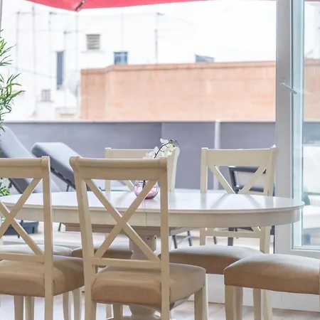 Spacious Penthouse With Private Terrace *